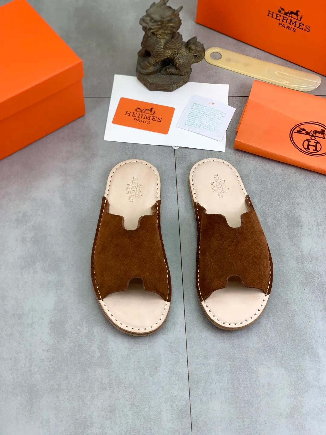 Men's men's shoes 💰P360 new model (genuine leather outsole series) new colors are coming simultaneously on the official website [HERMES] Hermès series: original development, original anatomy display, exclusive outsole [Material] Sole: original genuine leather sole with cow essence film 🌸. Fabric Original calfskin Lining: Imported cowhide, delicate and soft Code number: 38-44
